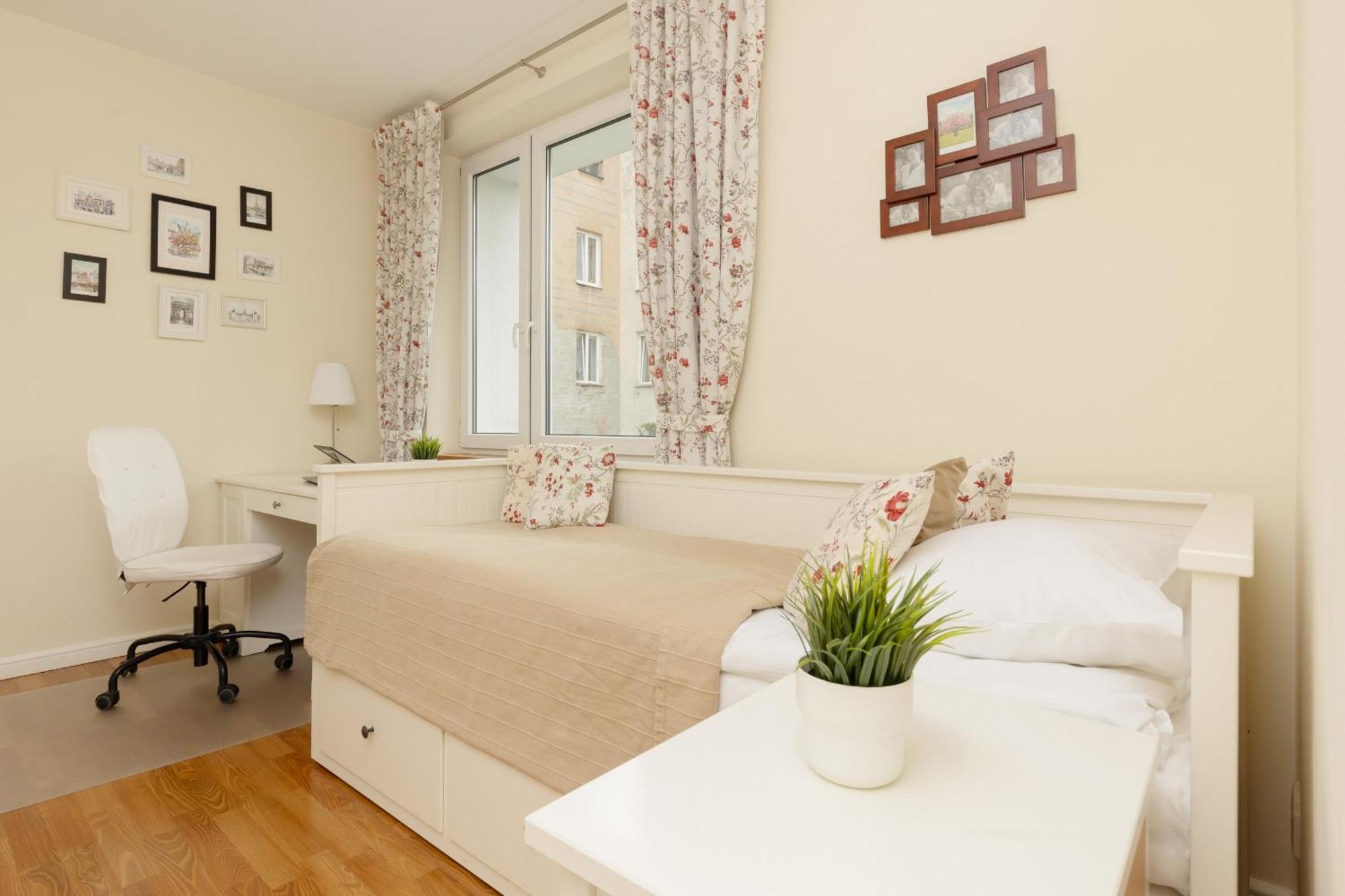 Center Zurawia By Renters Appartamento